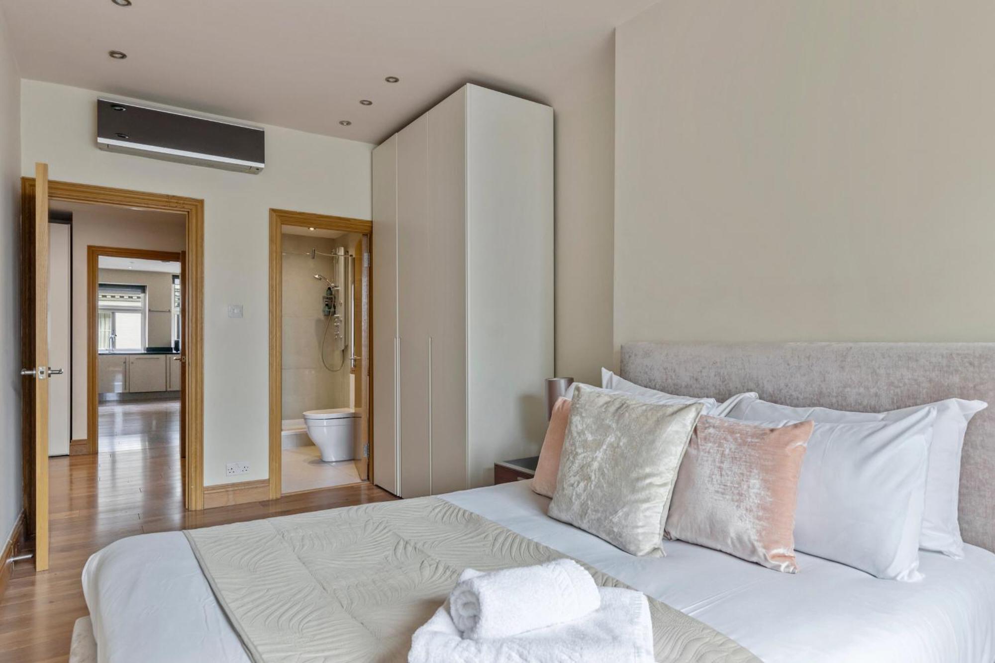 Enchanting Hideaway - La Reserve South Kensington Лондон Экстерьер фото